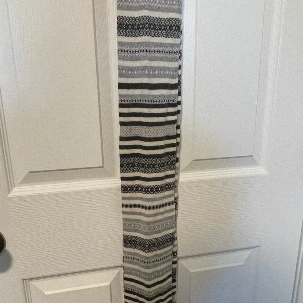 American Eagle Outfitters Striped Fair Isle Scarf Knit‎ Winter Gray White Soft